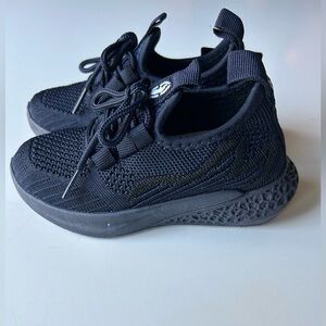 (NWT) Knit Toddler Sneakers: Navy Blue with Black Pattern